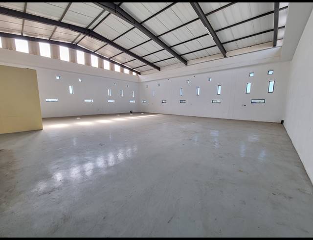 1,260M² WAREHOUSE TO LET IN ORMONDE